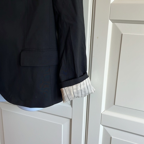 Theory Gabe One Button
Stretch Wool Blazer Style #
80001199. Black Size 12 - Picture 9 of 17